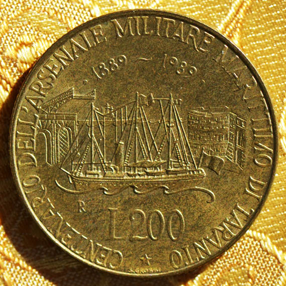 File:Italy 1989 200 lire rev DSLR.jpg