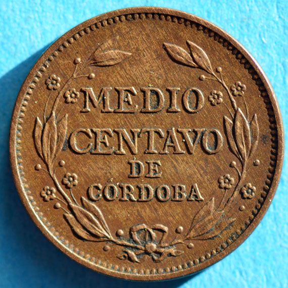 File:Nicaragua 1917 medio centavo .rev DSLR.jpg