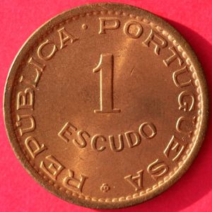 Mozambique 1965 escudo rev DSLR.jpg
