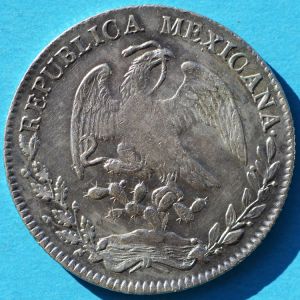 Mexico 1827Mo 8 reales rev DSLR.jpg